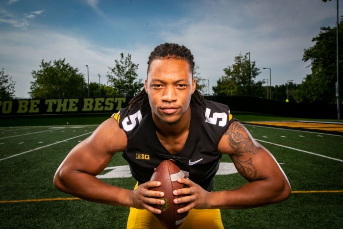 Jestin Jacobs was a top linebacker in the Big Ten alongside Jack Campbell before getting injured early in 2022.